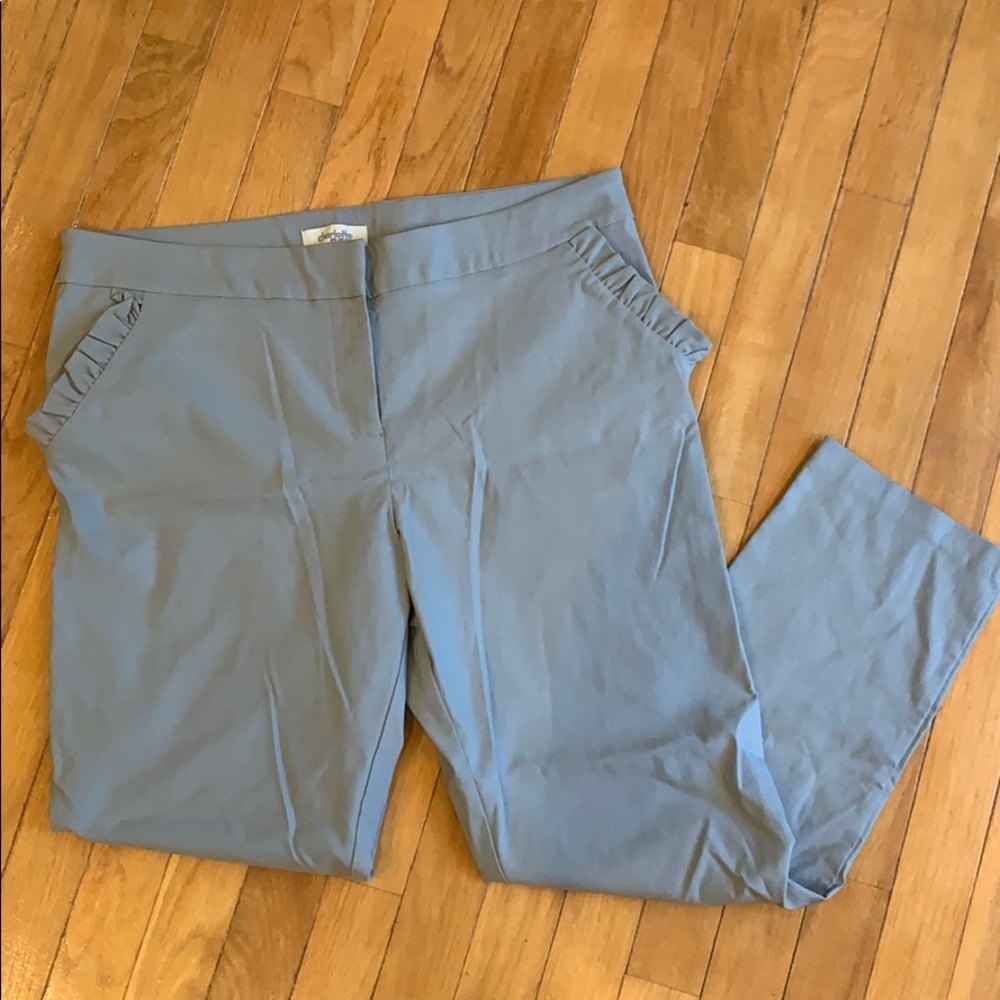 Charlotte Russe capris